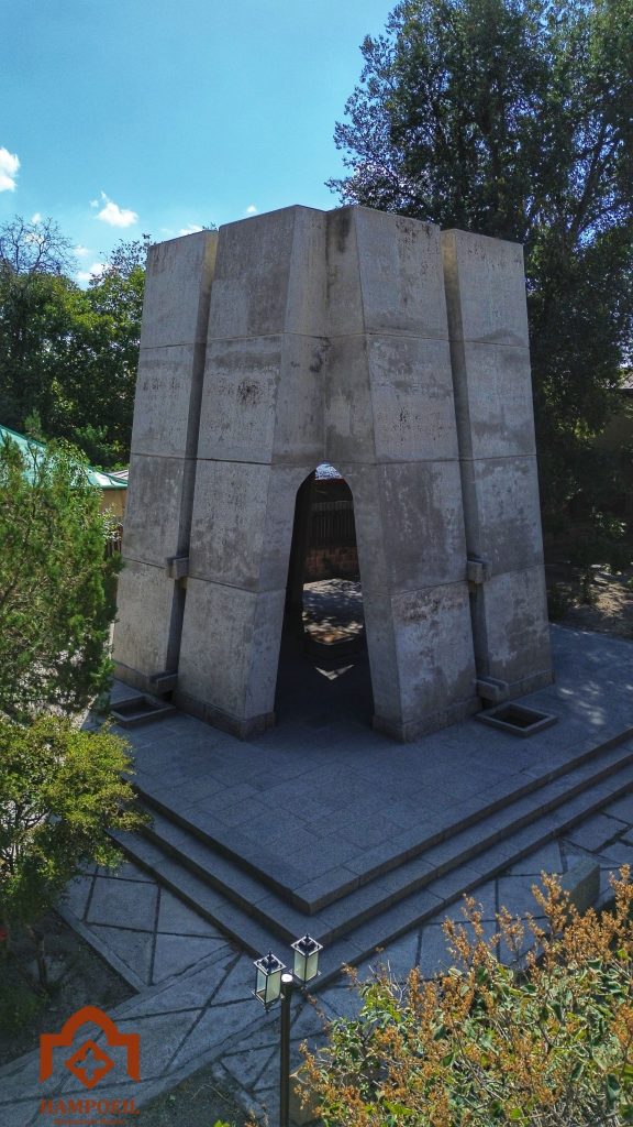 مقبره اوحدی مراغه ای